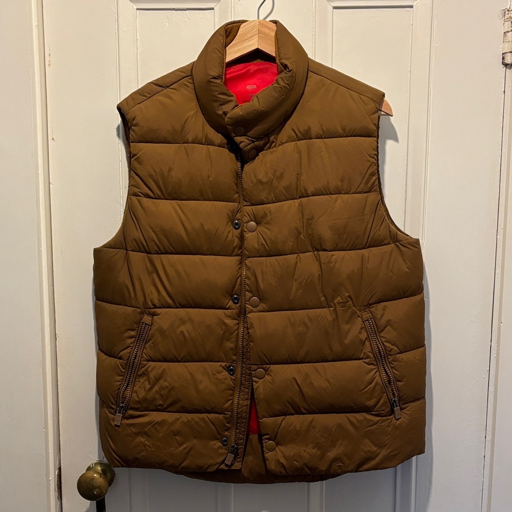 GAP Men's Golden Brown Puffer Vest